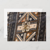 Polynesien, Königreich Tonga. Detail der Tapa Postkarte (Vorne/Hinten)