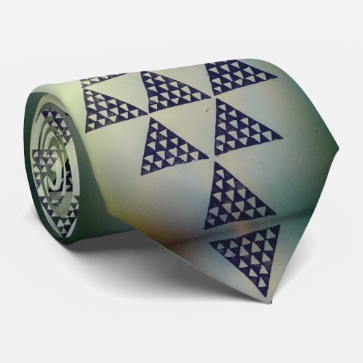 Polynesische Pyramide Krawatte (Gerollt)