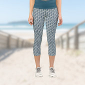 Polynesische Strandwaves und Blume Ethnisches Must Capri Leggings