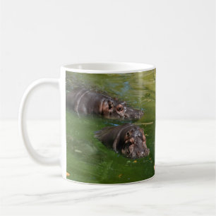 **"Pondside Play: Zwei Hippos zusammen schwimmen"* Kaffeetasse