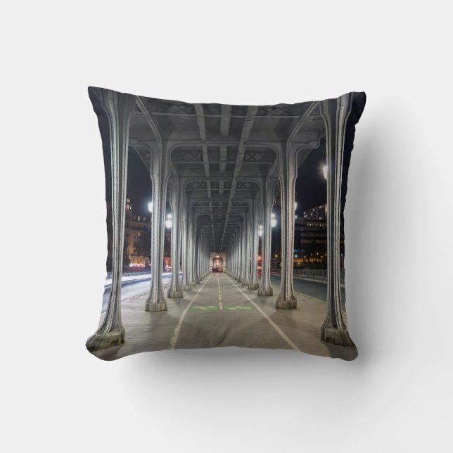 Pont de Bir-Hakeim in night - Paris, Frankreich Kissen (Vorderseite)