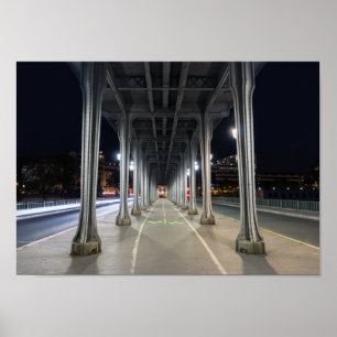 Pont de Bir-Hakeim in night - Paris, Frankreich Poster