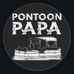 Pontoon Papa Pontoon Runder Aufkleber<br><div class="desc">Pontoon Papa Pontoon Boating Geschenk. Perfektes Geschenk für Ihren Vater,  Mama,  Papa,  Männer,  Frauen,  Freunde und Familienmitglieder am Erntedank Tag,  Weihnachten,  Muttertag,  Vatertag,  4. Juli,  1776 Unabhängiger Tag,  Veteranen Tag,  Halloween,  Patrick's Day</div>