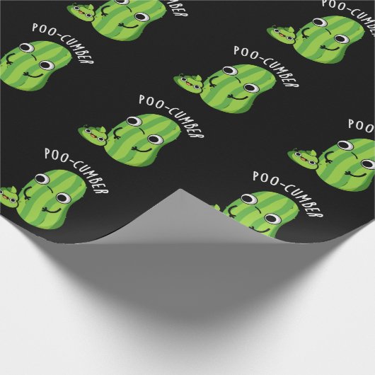 Poo cumber Funny Cucumber Pun Dark BG Geschenkpapier (Ecke)