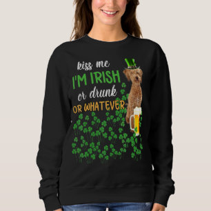 Poodle Crossbreed Küss mir, ich bin irisch oder Be Sweatshirt