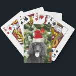 Poodle Dog Christmas Tree Snowman Red Weihnachtsma Spielkarten<br><div class="desc">Niedlicher Poodle Hund mit roter Weihnachtsmannmütze mit Weihnachtsbaumschneedekor im Hintergrund.</div>