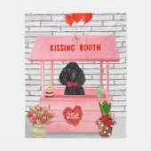 Poodle Dog Valentine's Day Kissing Booth Fleecedecke (Vorderseite)