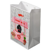 Poodle Dog Valentine's Day Kissing Booth Mittlere Geschenktüte (Rückseite Schrägansicht)