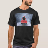 Poodle Hund im Schnee sitzen im Weihnachtswagen la T-Shirt (Vorderseite)