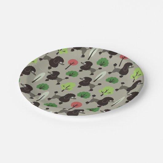 Poodle im Park Pappteller (Schrägansicht)