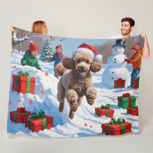 Poodle läuft im Schnee mit Weihnachtshut Fleecedecke (Beispiel)