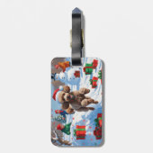 Poodle läuft im Schnee mit Weihnachtshut Gepäckanhänger (Rückseite vertikal)