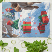 Poodle läuft im Schnee mit Weihnachtshut Geschirrtuch (Gefaltet)