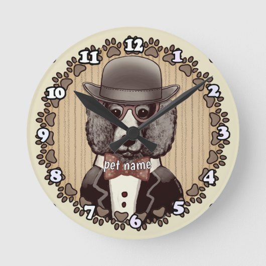 Poodle mit Brille Runde Wanduhr (Vorderseite)