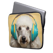 Poodle mit Kopfhörer Laptopschutzhülle (Vorderseite Links)