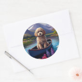 Poodle on a Paddle: Ein Landschaftliches Abenteuer Runder Aufkleber (Umschlag)