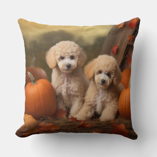 Poodle Puppy Autumn Delight Pumpkin Kissen (Vorderseite)
