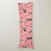 Poodle Rock Retro Rosa und Schwarz 50er Muster Seitenschläferkissen (Vorderseite Vertikal)