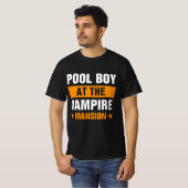 Pool Boy im Vampire-Haus T-Shirt (Vorne ganz)