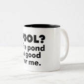 Pool? Der Teich ist gut für mich. Zweifarbige Tasse (VorderseiteRechts)