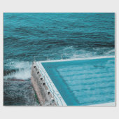 Pool in der Nähe des Meeres Geschenkpapier (Flach)