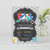 Pool Party Einladung Grau Splish Splash Boy (Stehend Vorderseite)