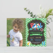 Pool Party Einladung Green Splish Splash Boy (Stehend Vorderseite)