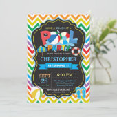 Pool-Party Einladungs-Sommer Splish Spritzen-Junge Einladung (Stehend Vorderseite)