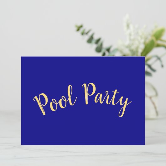 POOL PARTY Fun Text Moderne Navy Blue Hintergrund (Stehend Vorderseite)