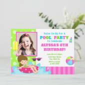 Pool Party Geburtstagseinladung Brünette Girl Einladung (Stehend Vorderseite)