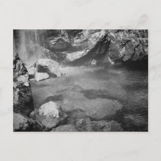 Pool unter der Wasserfall-Postkarte Postkarte