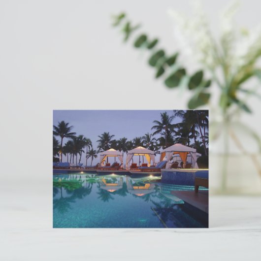 Poolside in der Morgendämmerung Postkarte (Stehend Vorderseite)