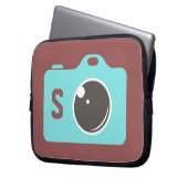 Pop Art Blue Camera Burgundy Monogram Laptopschutzhülle (Vorderseite Links)
