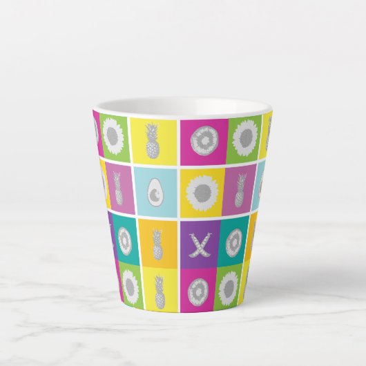 Pop Art Botanical & Fruit Muster Latte Tasse (Vorderseite)