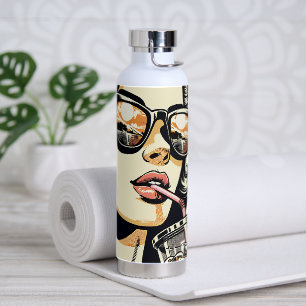 Pop-Art-Comic-Book-Hübsche-Frau-die-Limonade-trink Trinkflasche