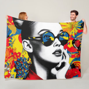 Pop-Art-Frau mit Sonnenbrille Fleecedecke