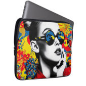 Pop-Art-Frau mit Sonnenbrille Laptopschutzhülle (Vorne Rechts)