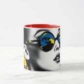 Pop-Art-Frau mit Sonnenbrille Tasse (Zentrum)