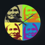 Pop Art Freedom Fighter Geronimo Runde Wanduhr<br><div class="desc">Pop Art Style Iconic Historische People Images - Freedom Warrior Indian Stamm Chief Geronimo Art</div>