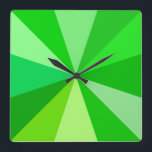 Pop Art Modern 60er Funky Geometric Rays in Green Quadratische Wanduhr<br><div class="desc">Diese angesagte,  Retro-60er-inspiriert Pop-Kunst-Quadrat-Uhr hat psychedelische grüne Strahlen / Sonnenaufgänge Schießen in einem geometrischen Muster. Es gibt zwölf Strahlen,  um die Zeit zu markieren - kein Bedarf für Zahlen auf dieser funky,  minimalistischen,  ultra-Mod Uhr. Es ist groovy,  Baby.</div>