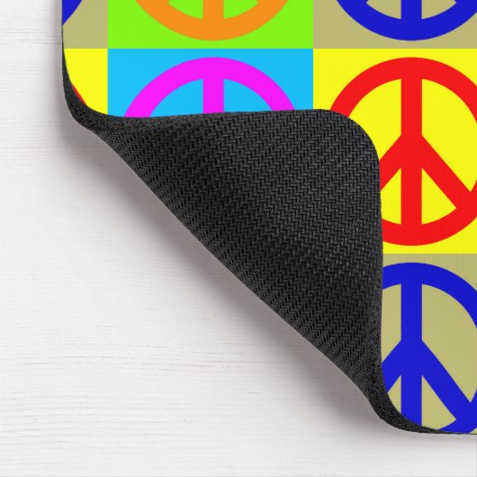 Pop Art Peace Symbol Mousepad (Ecke)