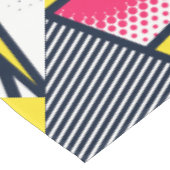 Pop Art Pow! Muster in Magenta, Blau und Schwarz Tischdecke (Schrägansicht)