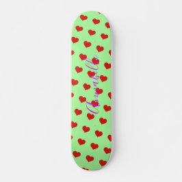 Pop Art Red Heart Muster auf grünem Hintergrund Skateboard