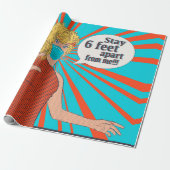 Pop Art Retro Frau in Gesichtsmaske Geschenkpapier (Ungerollt)