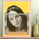 Pop Art Retro Vintage Frau Gesicht gelber Hintergr Poster<br><div class="desc">Dieses Poster zeigt das Gesicht von hübschen Frauen hinter Gefängnisbars. Die Idee dahinter ist, dass wir größer sein können als unsere selbst erfundenen Barrieren. Die Wahl des gelben Hintergrundes besteht darin, das Schwarz-Weiß-Portrait der Frau besser zu zeigen. Das Retro Vintage Pop Kunststil ist die Wahl, der Wandkunst Eleganz und Stil...</div>