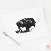 Pop Art Schwarz-weiß Buffalo Bison Silhouette Ovaler Aufkleber (Umschlag)
