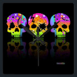 Pop Art SKULLS WALL CLOCK Quadratische Wanduhr<br><div class="desc">Farbenfroher Pop Kunst menschliche Schädel. Beängstigend und gleichzeitig optimistisch - sorta Goth trifft die Sechziger. Halloween wird nie mehr das Gleiche sein und es ist ein perfektes Design für den Tag der Toten!</div>
