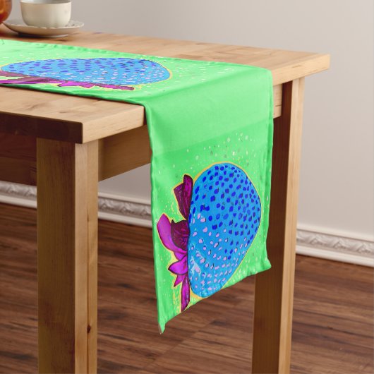 Pop Art Strawberry Blue Kurzer Tischläufer (Beispiel)