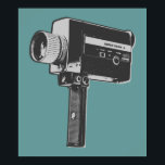 Pop Art Super 8 Filmkamera Poster<br><div class="desc">Damals in den 1950er und 1960er Jahren produzierte die Super 8-Filmkamera Zuhause-Filme für Familien überall. Das Design der Super 8 Movie Camera wurde mit einer Pop-Kunstbehandlung versehen und ist in Grau und Schwarz gehalten. Wenn Sie ein Filmbuff oder eine Liebe sind, die Filme und Videos machen, dann ist die Pop...</div>