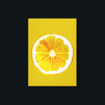 Pop Art Zitronengelb Leinwanddruck<br><div class="desc">Eine niedliche und farbenfrohe,  lebendige Scheibe aus einem Originalgemälde der Künstlerin Sacha Grossel. Dieses große Zitrusfrüchte im Pop-Stil ist gelb und sehr hell und farbenfroh,  vor einem individuell gestaltbaren kanarisch-gelben Hintergrund. Quirkisch und originell.</div>